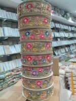 Ruban décoratif fait main en dentelle brodée florale avec perles et paillettes pour robe élégante, largeur de 4 à 4 7/8 pouces