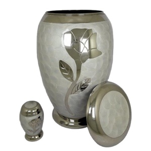 Urna de cremación de metal artesanal, urna de cremación para adultos grabada en rosa, urnas de cremación de calidad superior con acabado de esmalte blanco funerario - Product Image 1