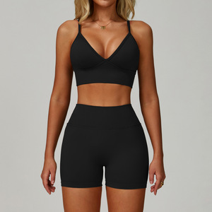 Ensemble de sport personnalisé pour femme : short et débardeur anti-bactérien à séchage rapide, avec logo frontal, sans coutures, idéal pour la gym, le fitness et le yoga - Product Image 2