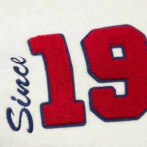 Blouson universitaire sans col pour homme, blanc et bleu roi, avec broderies de baseball et logo personnalisé, idéal pour l'extérieur et l'hiver, vente en gros - Product Image 4