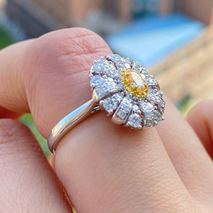 Anillo de Oro Sólido con Halo de Rayos de Sol, Corte Brillante Ovalado en Amarillo Radiante, Joyería para Uso Diario, Regalo de Aniversario, Anillo de Boda para Mujer - Product Image 2