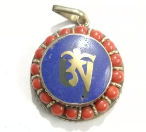 Colgante de amuleto tibetano Auspicious Sing - Product Image 2