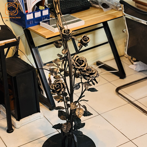 Lampe sur pied en fer forgé de luxe KHP, fabriquée au Vietnam, haute qualité, durable, belle, écologique, pour salon ou chambre. - Product Image 5