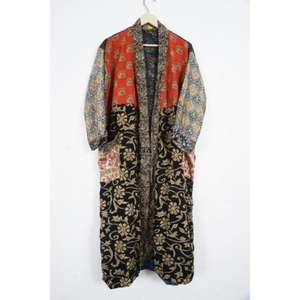 Cómoda chaqueta hippie de verano con estampado floral bohemio y patchwork, kimono tipo bata de seda satinada con cinturón. - Product Image 4