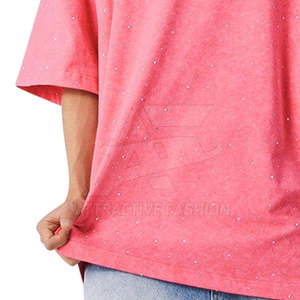 เสื้อยืดทรงหลวมสไตล์บ็อกซี่ เสื้อยืดทรงบ็อกซี่ทันสมัย เนื้อผ้านุ่มสบายด้วยผ้าฝ้าย ดีไซน์ทรงหลวมแบบโมเดิร์น เสื้อยืดทรงบ็อกซี่ลายกราฟิก - Product Image 5