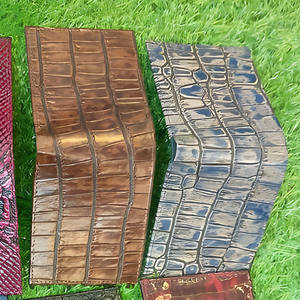 Portefeuille en cuir texturé de qualité supérieure pour hommes, design gaufré de luxe, portefeuille à double pli pour hommes, portefeuille élégant pour hommes - Product Image 6