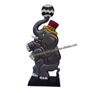Statue d'éléphant en métal faite à la main et de haute qualité Figurines de vitrine d'animaux pour votre table de bureau à domicile Article décoratif et cadeau - Product Image 1