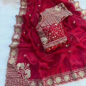 Sari en satin de soie pure de qualité supérieure avec broderie de sequins sur le pallu en C, bordure ajourée et chemisier assorti de la même couleur - Product Image 3