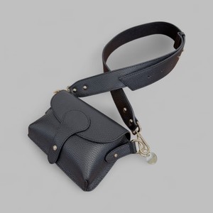 Bolso Cruzado Pequeño de Cuero Genuino Hecho a Mano Royaa Negro con Asa Superior y Correa Ajustable para Uso Diario - Product Image 1