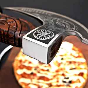 Hacha para Pizza de Acero al Carbono de Alta Calidad, Forjada a Mano, Estilo Vikingo, con Funda de Cuero Grabada, para Cortar - Product Image 5