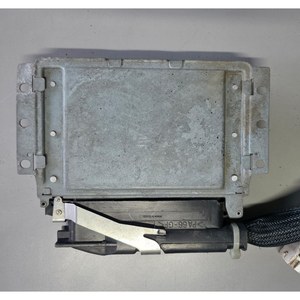 Module de commande d'intermarche Bosch ECU ZF d'occasion, compatible avec le module de commande d'intermarche Bosch 0260001028 pour pièces automobiles ZF. - Product Image 1