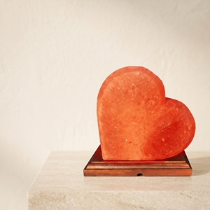 Lampe de nuit en forme de cœur en sel rose de l'Himalaya, faite à la main, en cristal de sel naturel, lumière décorative pour la maison - Product Image 1