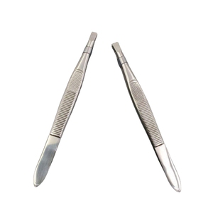 Pince à épiler professionnelle de haute qualité en acier inoxydable, à pointe incurvée, pointe pointue, logo privé personnalisé, fabriqué au Pakistan, pour usage beauté - Product Image 1