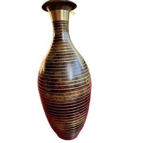 Vase à fleurs artistique en laiton de qualité supérieure avec col long et finition décorative pour la décoration intérieure, disponible en gros - Product Image 1