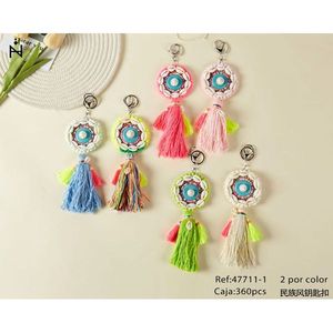 Porte-clés en bois de style ethnique, design LLAVERO - Product Image 1