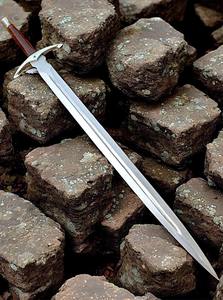 Garde-main médiéval forgé à la main avec accent émeraude |   Épée en acier inoxydable avec fourreau |   Manche en bois de rose - Product Image 4