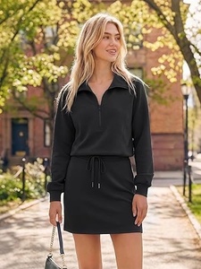 Robe noire à manches longues pour femmes, fermeture éclair sur le devant, taille à cordon, tissu tricoté - Product Image 1