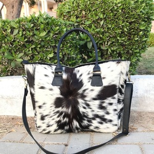 Bolsos de Mano de Cuero Vacuno Personalizados de Estilo Moderno 2025, Alta Calidad, Ligeros, con Cierre de Cremallera para Mujer - Product Image 1