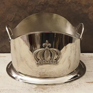 Seau à glace élégant en laiton pour une mise en scène de bar de luxe, améliorant la présentation des boissons grâce à un artisanat métallique classique et un attrait intemporel - Product Image 1