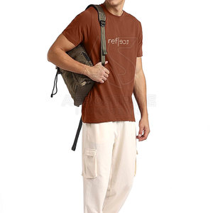 Camiseta de Hombre de Alta Calidad, Corte Regular, 100% Algodón, Ecológica, de Secado Rápido, Diseño Personalizado OEM, Hecha en Pakistán - Product Image 3