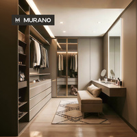 Dressing sur mesure haut de gamme pour toute la maison, avec couleurs contrastées, zone de rangement suspendue, armoire modulaire en verre trempé