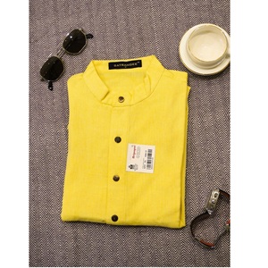 T-shirt en coton bleu élégant pour homme, col mandarin, design uni, parfait pour les soirées, les sorties nocturnes et un look smart casual. - Product Image 6