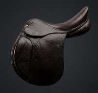 Selle d'obstacle anglaise en cuir véritable avec arceau en plastique, quincaillerie nickelée, écologique, design marron cousu