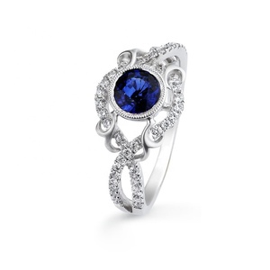 Anillo de Compromiso de Oro Sólido de 14k con Zafiro Azul Corte Cojín, Diseño de Flor, Joyería de Diamantes a Precio de Mayoreo - Product Image 2