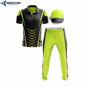 Ensemble de sport pour homme, imprimé géométrique violet et noir, polo à manches courtes avec pantalon assorti, séchage rapide, coupe classique, toutes saisons - Product Image 4