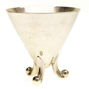 Jarra de Agua de Acero Inoxidable de 1 Litro con Mango de Madera Martillada, Diseño Vintage Moderno de Lujo, Ecológica y de Primera Calidad - Product Image 6