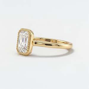 Anillo de Compromiso Solitario con Diamante CZ de Corte Esmeralda de 2.00 CT, con Bisel Milgrain, en Plata de Ley 925, Regalo de Aniversario de Bodas - Product Image 4