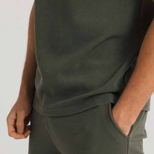 เสื้อโปโลแขนสั้นสีเขียวมะกอกสำหรับผู้ชาย สีพื้น ดีไซน์ซิป สวมใส่สบาย ทรงปกติ ผ้าฝ้ายถัก ระบายอากาศได้ดี - Product Image 5