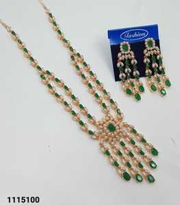 Conjunto de Collar Largo con Piedras Multicolores Vibrantes y Perlas, Joyería Tradicional India con Acabado Mehndi y Pendientes Jhumka con Cuentas para Mujer - Product Image 4