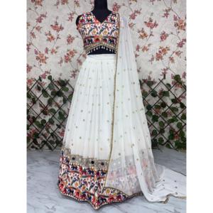 Lehenga Choli de créateur coupe trapèze pour Navratri, en organza à imprimé floral fait main, avec taille naturelle et broderie de miroirs véritables - Product Image 5