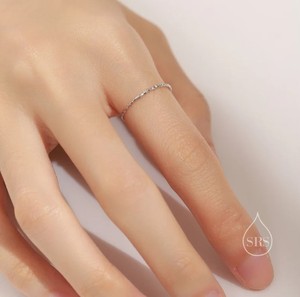 Anillo Martillado Extra Fino en Plata de Ley, Anillos Delgados para Apilar, Anillos Delicados - Product Image 3