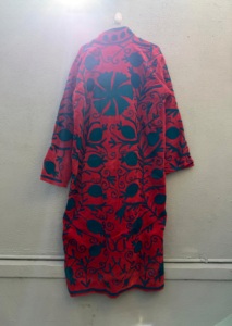 Bata Kimono de Terciopelo Ecológico Transpirable con Bordado Suzani Hecho a Mano para Mujer, Manga Larga, Cuello en V, Estampado Floral, Otoño/Invierno - Product Image 6