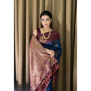 Sari de fête élégant Samiksha Elite Weaves en soie douce bleue avec bordure florale contrastante et broderie Zari 0,65g - Product Image 4