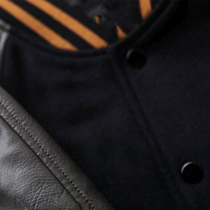 Blouson universitaire d'hiver à capuche, style urbain, personnalisable OEM, design universitaire, coupe ajustée, en laine/cuir, haute qualité - Product Image 4