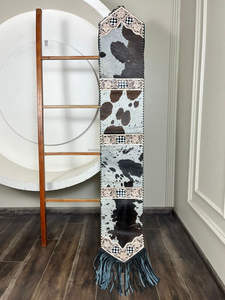 Chemin de table occidental en cuir de vachette artisanal avec motif patchwork en relief à carreaux, franges rustiques, décoration de table à manger longue - Product Image 4