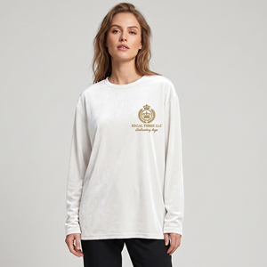 T-shirts en velours surdimensionnés Regal Three LLC pour femmes, logo brodé personnalisé sur le devant, t-shirt en velours pour femmes, col rond, t-shirts en velours - Product Image 1