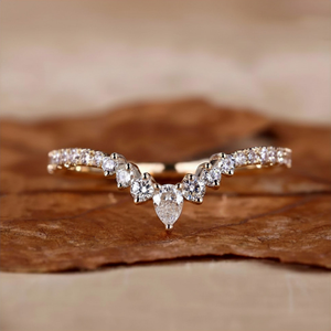 Anillo de Boda Curvo de Moissanita con Corte Ovalado, Diseño de Corona y Chevron, con Engaste de Puntas, Anillo Nupcial Apilable de Oro, Unisex - Product Image 2