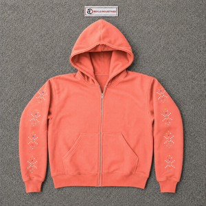 Sudadera con capucha premium de coral con cremallera y pedrería, estilo streetwear texturizado en relieve, con mangas con cristales multicolor incrustados. - Product Image 5