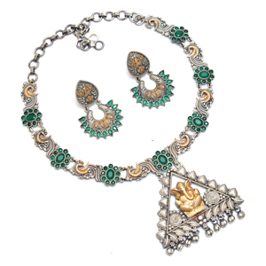 Conjunto de Collar de Dos Tonos en Plata Oxidada, Joyería Étnica para Mujer, Hermoso Collar de Diseño con Gemas Verdes - Product Image 3