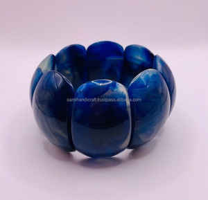 Bracelet en résine classique au design personnalisé pour l'anniversaire des femmes - Fabriqué professionnellement - Product Image 4