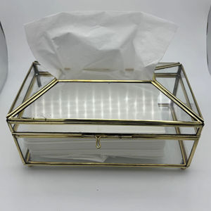 Porte-mouchoirs en verre avec cadre doré, idéal pour la table de toilette, la chambre d'hôtes et la table basse, fabriqué à la main en Inde. - Product Image 1