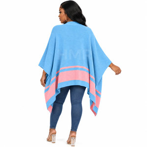 Capa de Sororidad HMR con Logotipo Bordado, Color Azul Claro con Ribete Rosa, Poncho con Bloques de Color, Suéter Antipelusas 100% Acrílico - Product Image 5