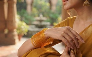 กำไลข้อมือแก้วเจลลี่เคลือบเงาสุดฮิต JPS ชุด 8 ชิ้น สำหรับผู้หญิง เครื่องประดับแฟชั่นทันสมัยสำหรับใส่ทุกวัน - Product Image 4