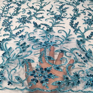 La Tradición Atemporal Nigeriana: Tela de Encaje de 4 Yardas con Pedrería de Cristal de Alta Calidad para Vestidos de Novia Nigerianos - Product Image 5