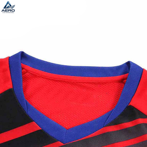 Conjunto de Camiseta y Pantalones Cortos de Fútbol Sublimados y Transpirables OEM ODM para Entrenamiento de Equipo y Partidos, Uniforme de Fútbol Rojo Personalizado - Product Image 5