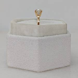 Bague solitaire trois pierres U And Me Sparkly Lab Grown avec diamant taille coussin de 1,01 carat pour femme, en or massif 14 carats, cadeau pour partenaires - Product Image 5